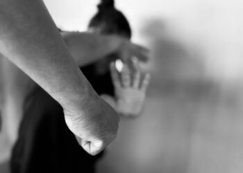 Mulheres vítimas de violência receberam R$ 822 mil em auxílio-aluguel no Oeste Paulista; saiba como buscar apoio