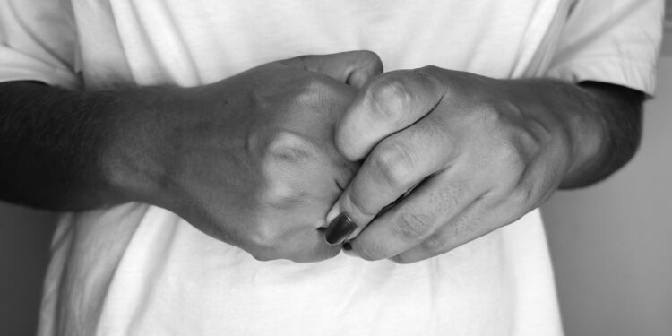 Atlas da Violência: Brasil registrou mais de 3,6 mil homicídios de mulheres em 2024; negligência e abuso sexual lideram ocorrências