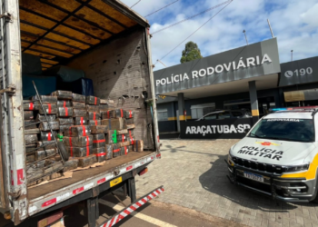 Motorista é preso com 1,7 tonelada de maconha escondida em carga de colchões em caminhão